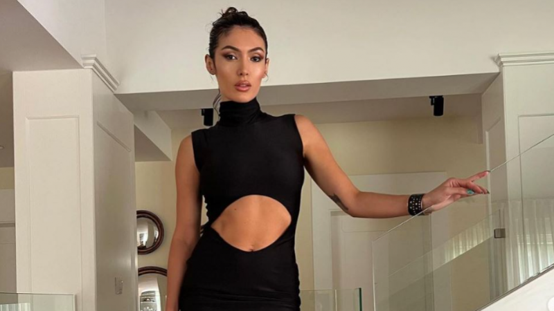 ‘Gjoksi më i bukur ndonjëherë’: Nora Istrefi shfaq linjat e saj seksi dhe joshëse