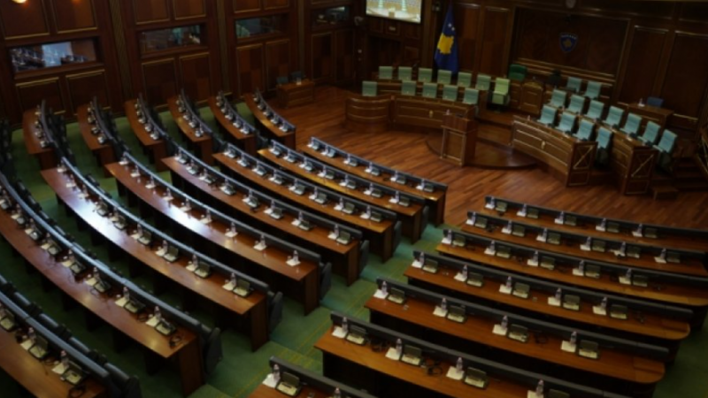 Republika e tretë gërrnaçiste zapton Kuvendin, u mbyll derën përfaqësuesve të popullit