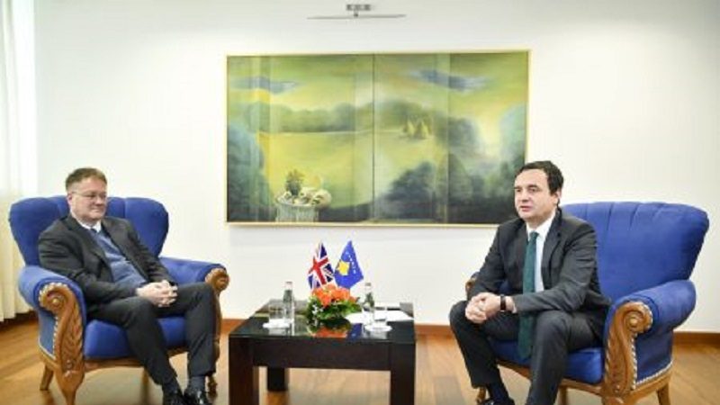 Ambasadori britanik thirrje Qeverisë Kurti: Duhet t’i dëgjoni këshillat e miqve