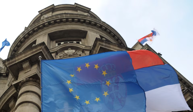 Brukseli ia kujton Serbisë nevojën për zbatimin e sanksioneve të BE’së ndaj Rusisë pas bisedës Vuçiq-Putin