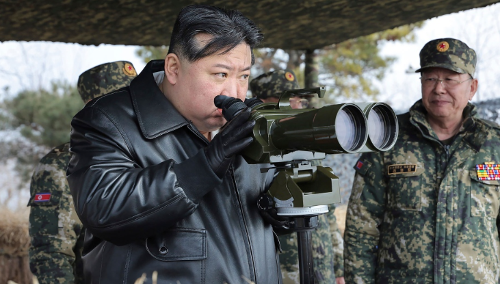 Koreja e Veriut ultra-komuniste e etur për vëmendje, lëshon raketë balistike drejt Detit të Japonisë
