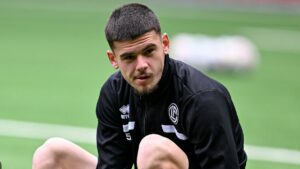 Dy futbollistë shqiptarë në mesin e më të mir...