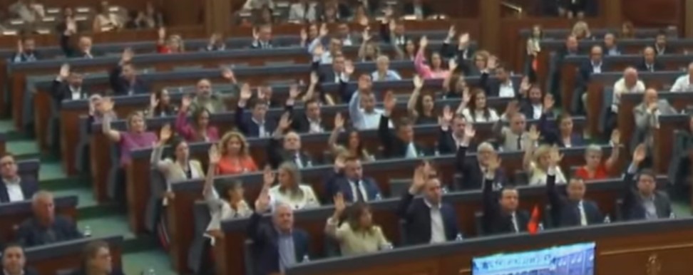 Votimi për Alvulena Haxhiun