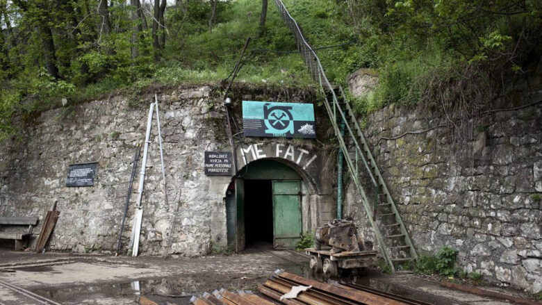 Minatorët u vuajnë nga sëmundjet e pa paga, Trepça lavdërohet për kristale ‘të jashtëzakonshme’