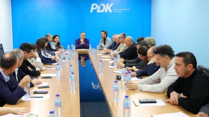 PDK mblidhet të dielën pas dështimit në dukje të bisedimeve Hamza-Kurti për Specialen dhe Presidentin