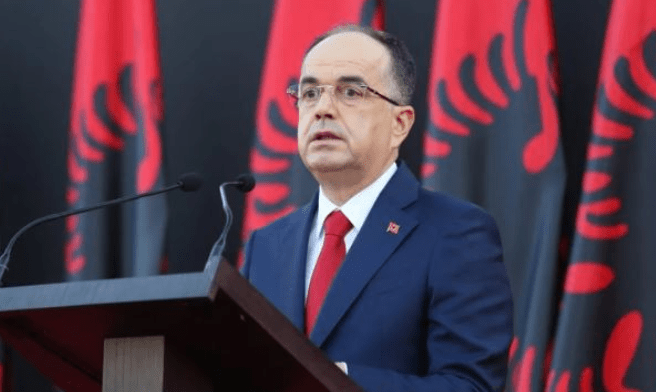 Begaj pas tragjedisë në Shëngjin: Ngushëllime për familjet e dy të rinjve nga Kosova që u mbytën në det