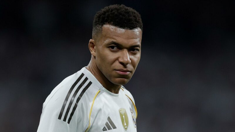 Kylian Mbappe lë Madridin, kthehet në Francë për rehabilitim