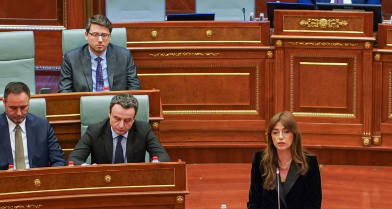 Shqetësime në VV: ‘Noterja’ Haxhiu  thotë se ditën kur Kurti u gjuajt me vezë ka pasur ‘plane për veprime tjera’