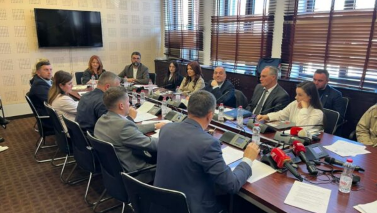 Salihut i ‘dhimbset’ Hoti: Vështirë e ka – i rrethuar me Gërvallen, Muratin, Kusarin e Haxhiun