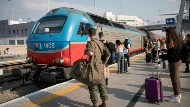 Izraeli u kërkon qytetarëve iranian të mos përdorin trenat dhe të qëndrojnë larg hekurudhave
