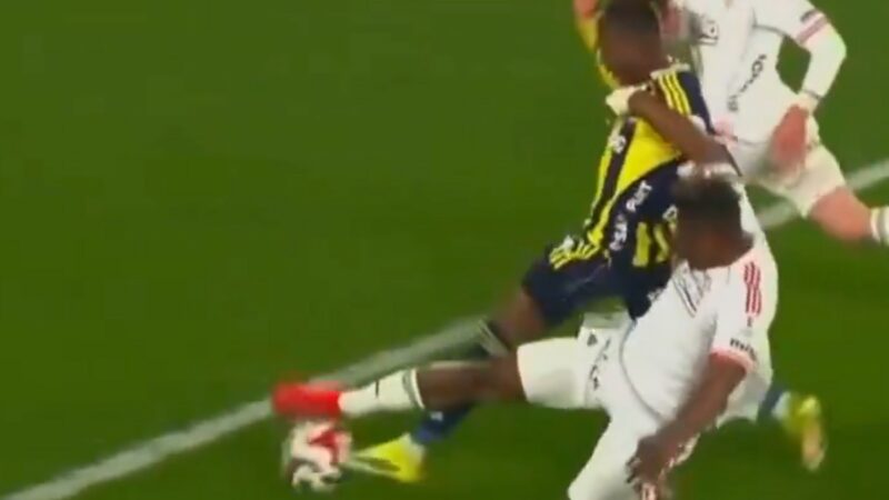 Jazëk: Dueli u bitis me hile thonë Besiktas që u mposhten nga Fenerbahce, në minutin e 11’të të shtesës