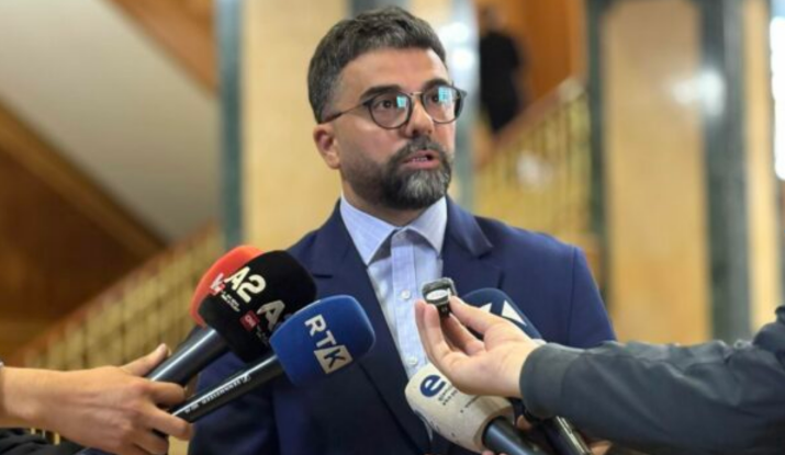 Behrami: Kurti dëshiron ta udhëheqë Kosovën si ushtrues detyre sepse nuk ka përgjegjësi