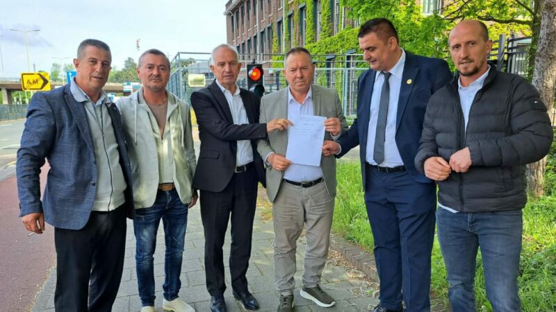 Gucati me bashkëpunëtorë dorëzuan në Speciale 200 mijë nënshkrime për çlirimtarët