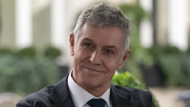 Vdes në moshën 69 vjeçare aktori i ‘Emily in Paris’, Pierre Deny