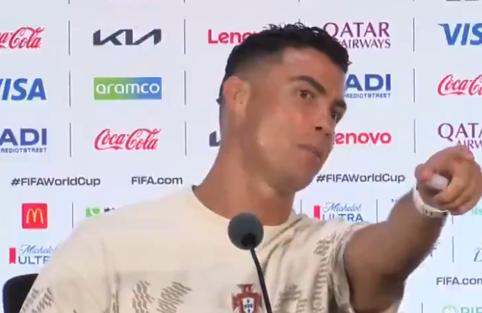 ‘Plak zevzek’ – Ronaldo kapet me gazetarin për moshën: E di që ty s’të pëlqej, ma bëj pyetjen
