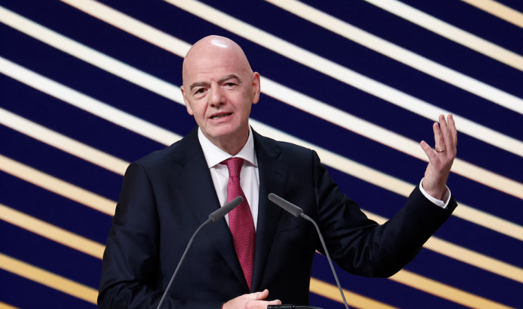 Kreu i FIFA’s sqaron bisedën me Trumpin për kartonin e kuq të Balogun
