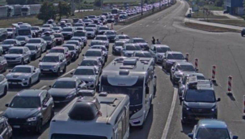 Kjo është  gjendja momentale në kufirin Kroaci-Serbi, pas hallakamës së djeshme