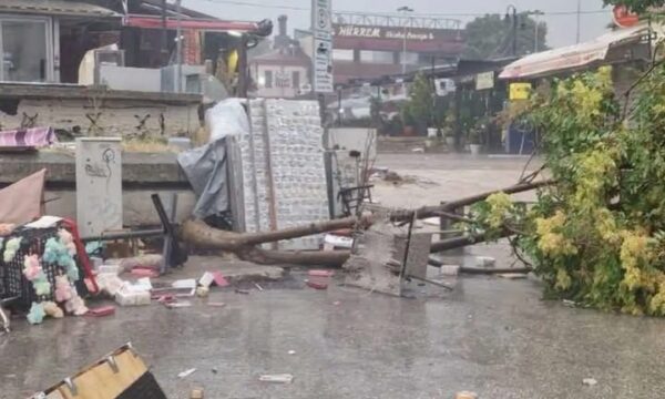 15 të lënduar gjatë stuhisë së fuqishme në Shkup