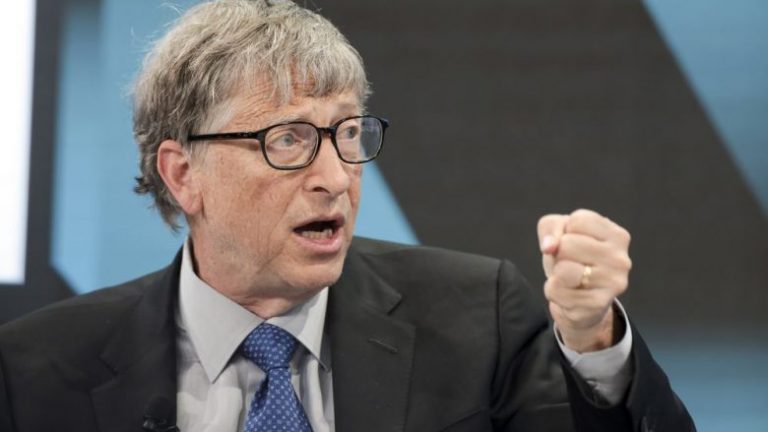 Bill Gates ngre alarmin për inteligjencën artificiale: Humbjet masive të vendeve të punës