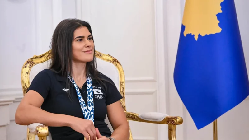 E ‘arta’ Sadiku dekorohet edhe me Medaljen Presidenciale të Meritave