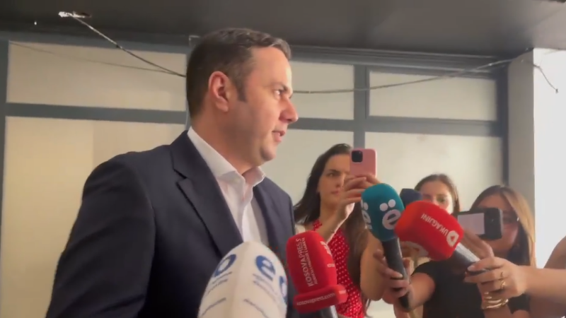 Nesër seanca konstituive, Abdixhiku thotë se sot s’ka takim me Kurtin
