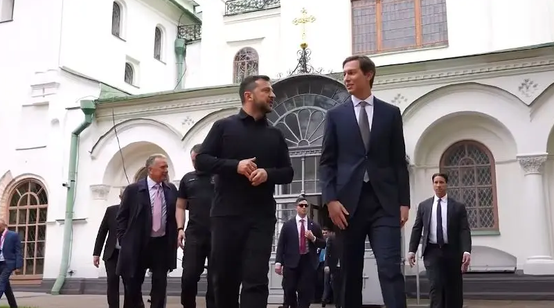 Emisarët amerikanë mbërrijnë në Kiev, priten nga Zelensky