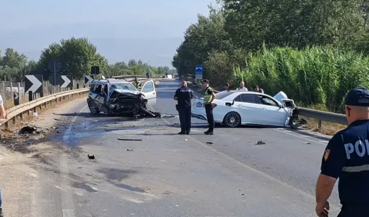 Një i vdekur dhe dy të lënduar nga një aksident i rëndë në Shqipëri